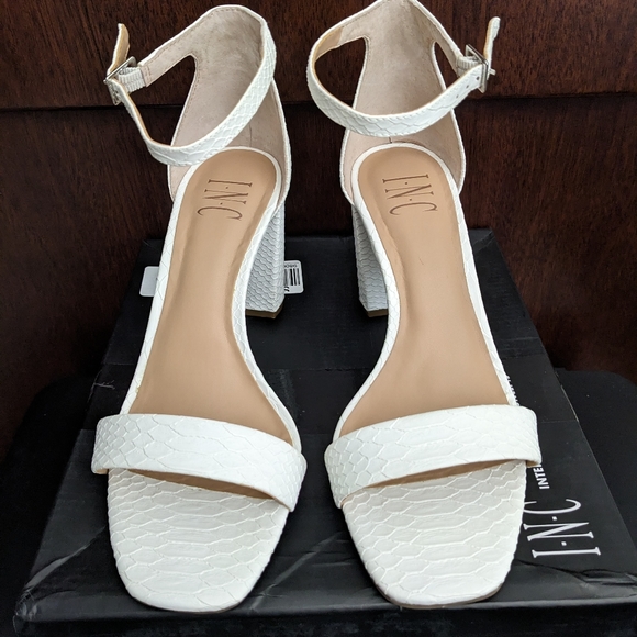 INC block heel sandals 7W - Picture 2 of 7